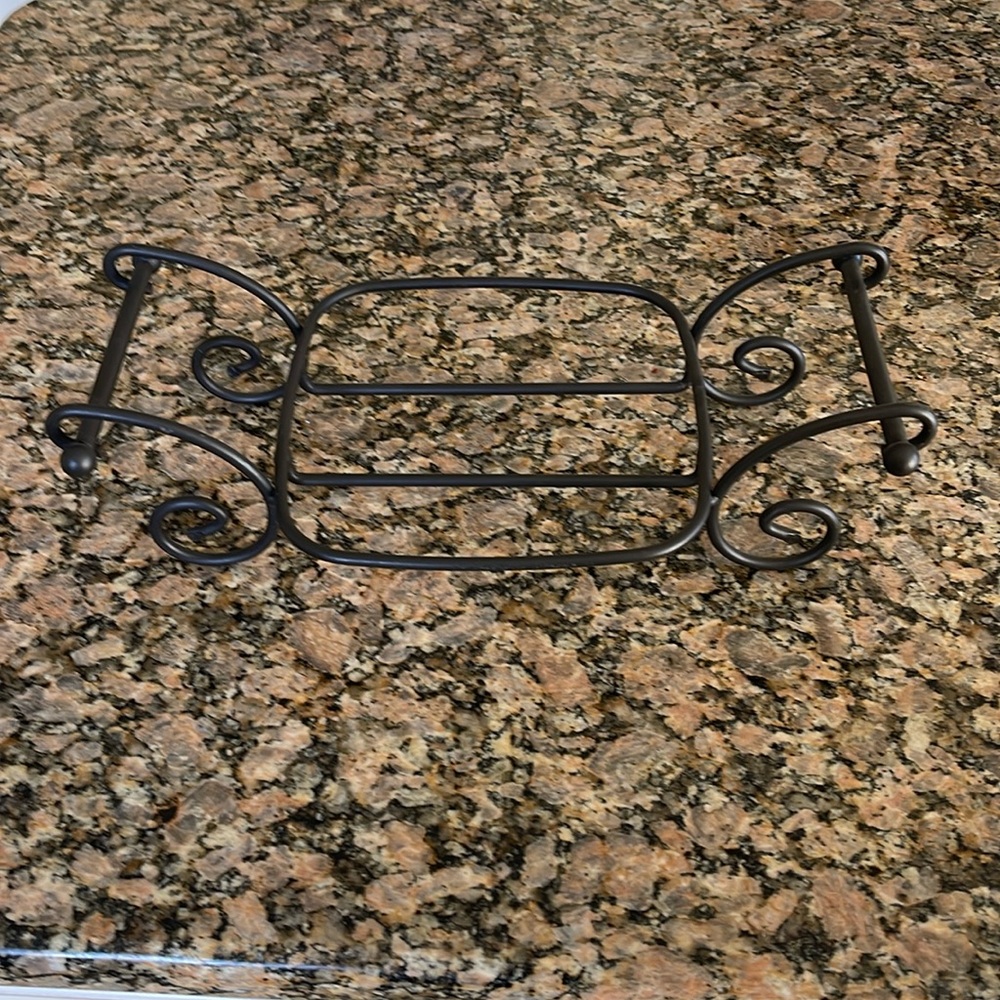 Longaberger Wrought Iron Stand for small casserole dish